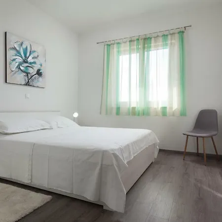 Turtle Gardens Apartament Makarska